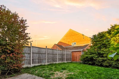Cloverdale Road, Hamilton, Leicester, Leicestershire, LE5 1UL — photo 16