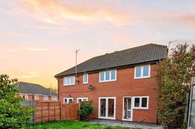 Cloverdale Road, Hamilton, Leicester, Leicestershire, LE5 1UL — photo 17